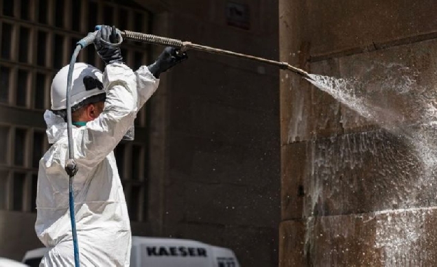 Barcelona reduce del 20 % al 2 % la reaparición de pintadas con un modelo de limpieza más preventivo