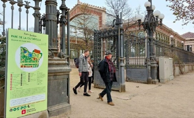 Barcelona renueva la señalización en 97 parques y jardines