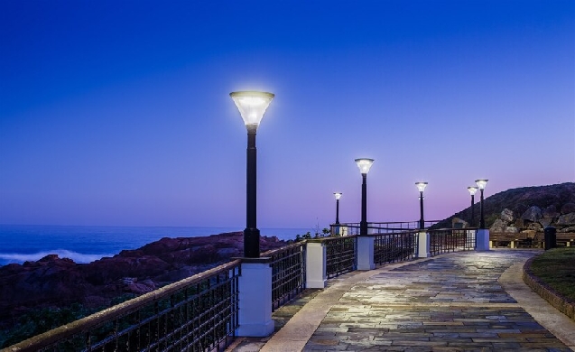 Carandini renueva el alumbrado del paseo marítimo de Caión en Galicia