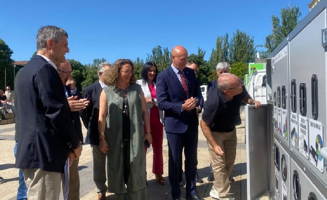 Castilla y León impulsa la recogida selectiva en León con 14 puntos limpios móviles y 7 vehículos eléctricos
