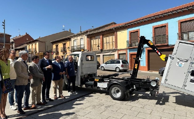 Castilla y León entrega tres puntos limpios móviles con camiones eléctricos para 42 municipios del sur de León