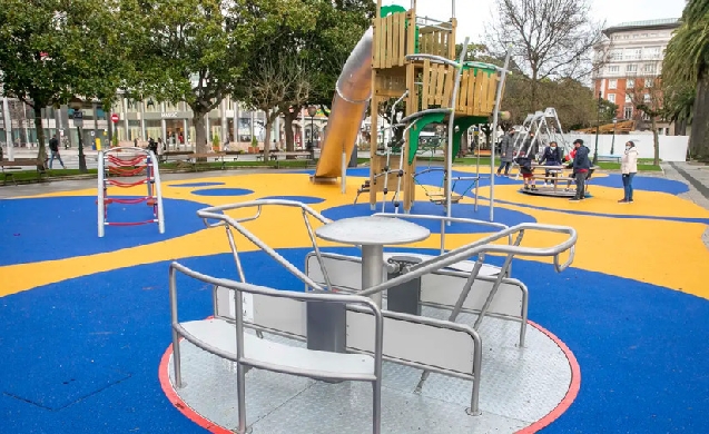 Cinco parques infantiles en A Coruña contarán con más de 100 espacios accesibles