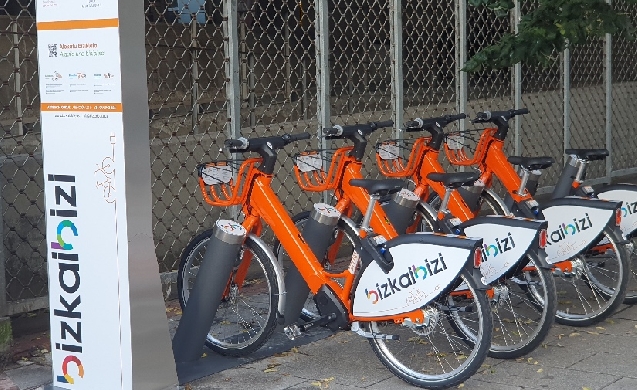 De piloto a referente: el sistema público de bicis eléctricas de Bizkaia crece con más estaciones, municipios y servicios inclusivos