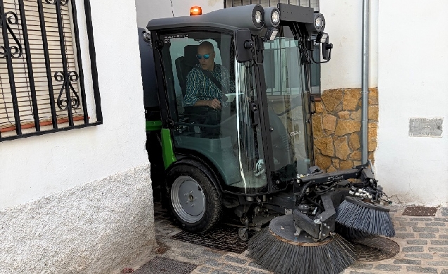 Egholm apuesta por barredoras compactas y multifunción para mejorar la limpieza en espacios urbanos complejos