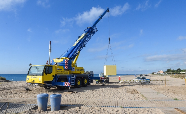 El AMB retira parte del equipamiento playero metropolitano para el invierno