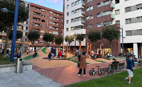 El Ayuntamiento de Bilbao renueva el área infantil de la Plaza Dolores Ibarruri en Ametzola