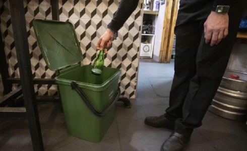El Ayuntamiento de Huelva impulsa el reciclaje de envases de vidrio en casi 400 establecimientos hosteleros