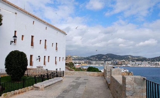 El Ayuntamiento de Ibiza incorpora nuevos equipamientos de la mano de Valoriza para mejorar la limpieza viaria