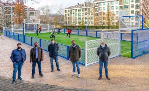 El Concello de Ourense inaugura en Barrocás el primer parque multijuego de la ciudad