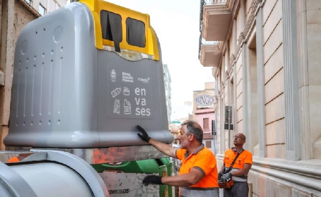 Elda renueva 481 contenedores de las islas de reciclaje y prepara la implantación de la fracción orgánica con llave
