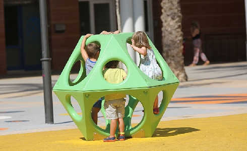 Inclusión, innovación y accesibilidad para la nueva nueva zona de juegos infantiles de la Plaza López Falcón en Almería