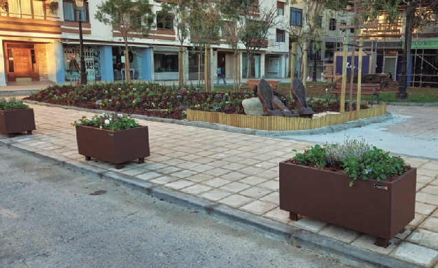 Jardineras personalizadas para protección peatonal y ornamental en Zarautz