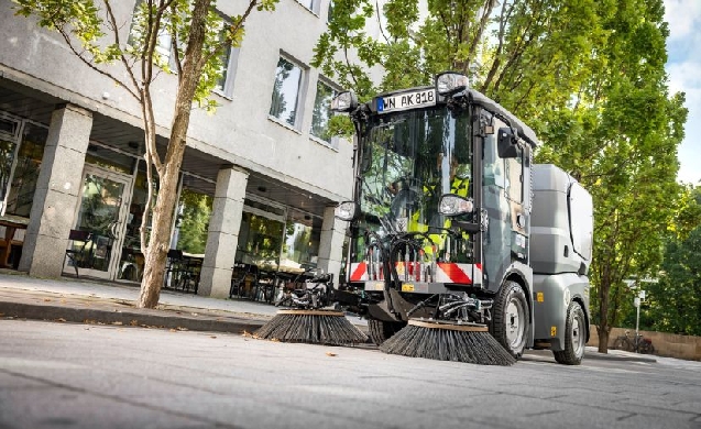 Kärcher Municipal presenta la MC 150, una barredora compacta diseñada para las ciudades y los trabajos multifunción