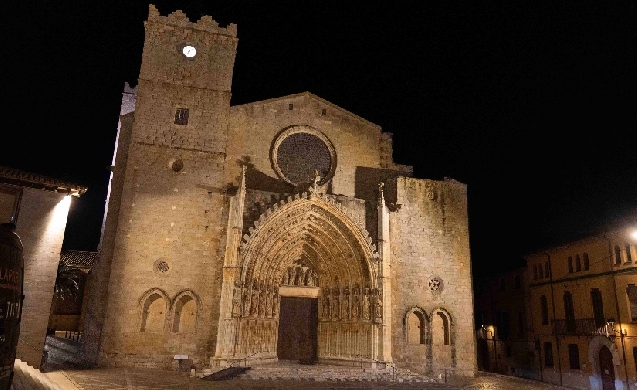 La nueva iluminación sostenible que transforma el casco histórico de Castelló d’Empúries