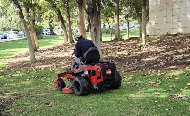 La Universidad de La Laguna moderniza el mantenimiento de sus zonas verdes con una segadora de giro cero de Toro