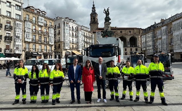 Las primeras maquinas del nuevo contrato de limpieza y recogida de residuos de Vitoria-Gasteiz ya están operativas