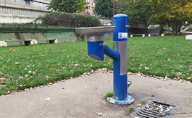 León instala en diversas áreas verdes de la ciudad fuentes urbanas inclusivas de Martín Mena