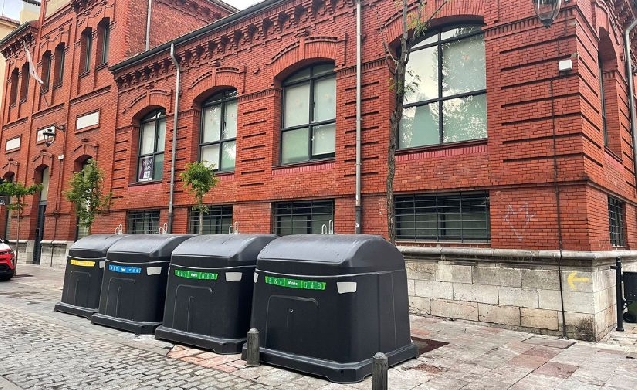 León moderniza la recogida de residuos con nuevos contenedores de carga lateral, vertical y trasera