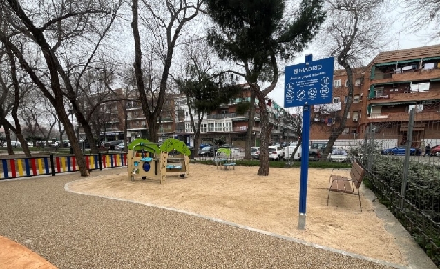 Los suelos drenantes de Industrias Agapito mejoran el confort en parques infantiles y protegen el ciclo urbano del agua