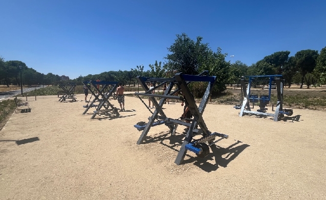 Madrid incorpora un gimnasio al aire libre con máquinas de fuerza de carga variable