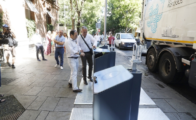 Madrid inicia en el distrito Salamanca la renovación de los contenedores soterrados de la ciudad