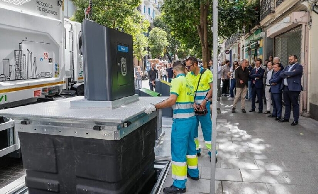 Madrid instala los primeros contenedores soterrados en el distrito Centro