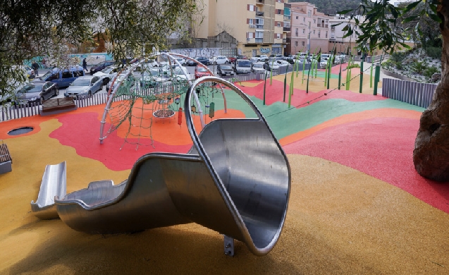 Málaga estrena nuevo espacio infantil accesible en la calle Chaves