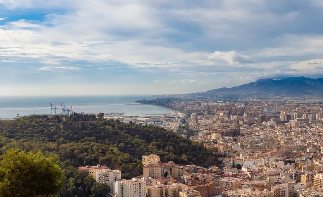 Málaga refuerza su infraestructura verde con un plan de reforestación en 27 parques y rutas forestales