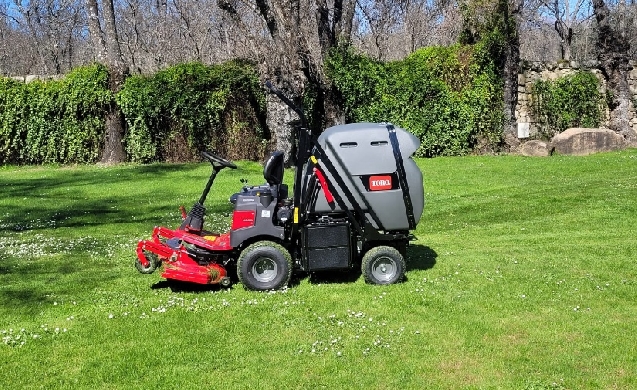 Nueva maquinaria en Fuenlabrada para optimizar el mantenimiento de parques en Loranca
