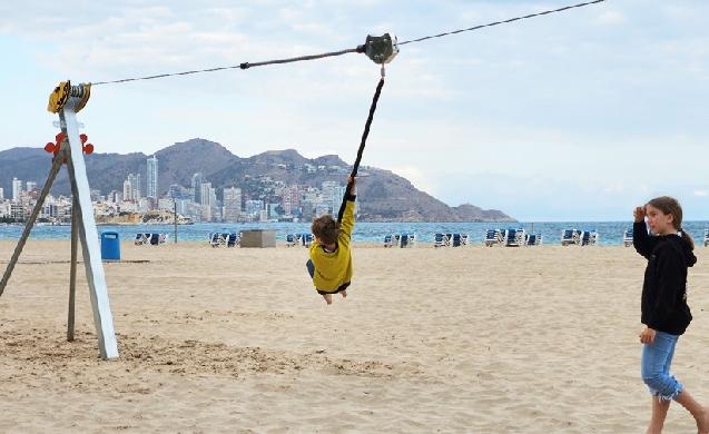 Nueva Tirolina de Industrias Agapito en la Playa de Benidorm
