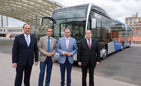 Oviedo estrena el primer autobús urbano artículo híbrido