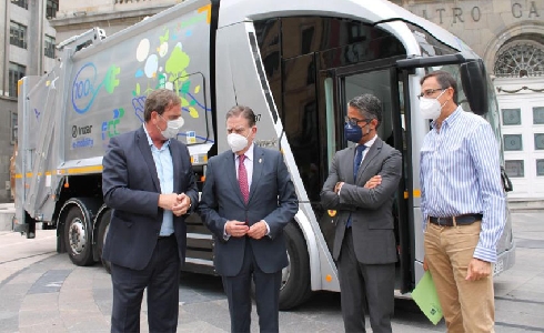 Oviedo, pionera en incorporar el vehículo de recogida de residuos 100% eléctrico desarrollado por FCC en su flota