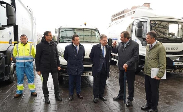 Oviedo presenta 6 nuevos vehículos para su flota de limpieza y recogida de residuos