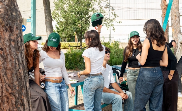 Rehabitar el espacio público: la Barbacoa Comunal de H3o y Benito Urban transforma un parque de Castell d’Aro en un lugar de encuentro ciudadano