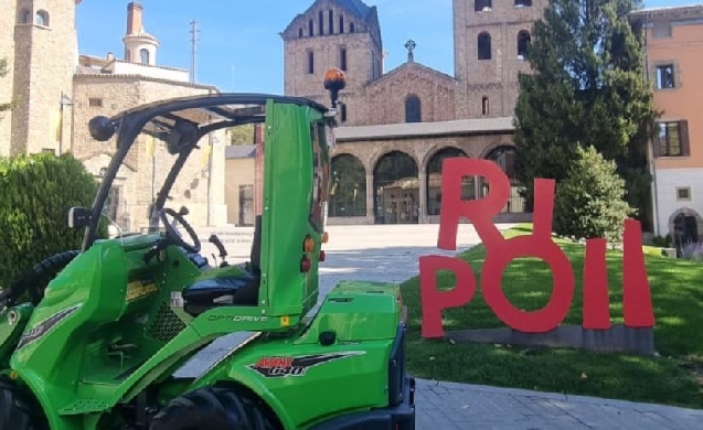 Ripoll incorpora una nueva Avant 640 para reforzar el mantenimiento municipal con una máquina multifunción