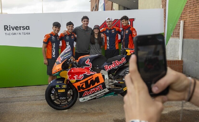 Riversa reúne a clientes y pilotos de Red Bull KTM Ajo en una jornada previa al gran premio de Cataluña
