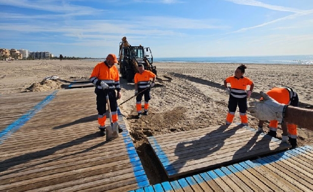 SAG refuerza la limpieza y el mantenimiento de las playas de Sagunto para la temporada de verano