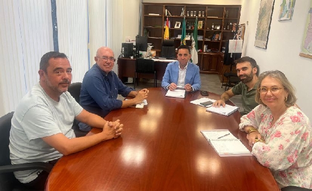 Sevilla impulsa la modernización de la recogida de residuos en La Vega con nuevos proyectos y cinco camiones