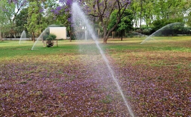 Sevilla instala una nueva red de riego automático y sectorizado del Parque de Los Príncipes