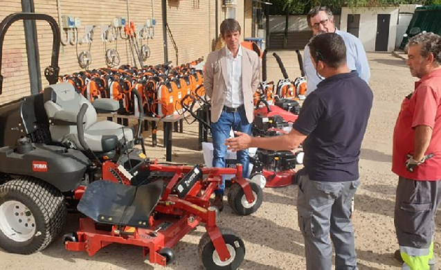 Sevilla renueva la maquinaria de Parques y Jardines apostando por los equipos eléctricos