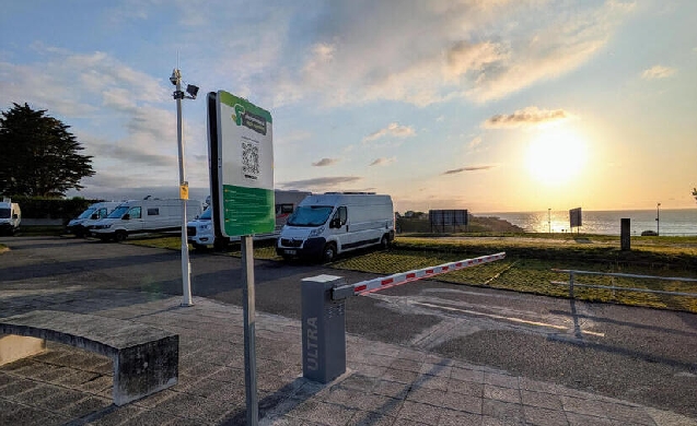 Tapia de Casariego decide ordenar el turismo en autocaravana