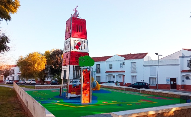 Torre gigante de temática parque de bomberos en Los Molares