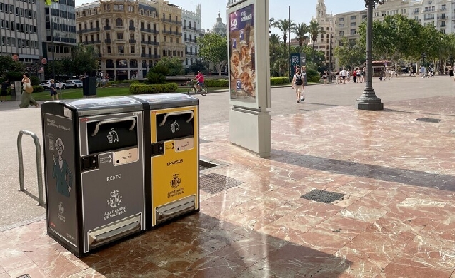 Valencia amplía el servicio de mantenimiento y lavado de papeleras urbanas a la espera de una nueva licitación