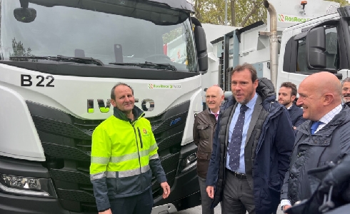 Valladolid presenta seis nuevos vehículos de GNC para la recogida de residuos