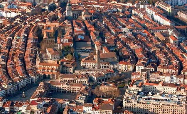 Vitoria-Gasteiz impulsa la naturalización del Casco Medieval con participación ciudadana