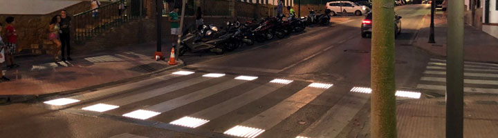 Mijas estrena los dos primeros pasos de peatones inteligentes para mejorar la seguridad de los viandantes