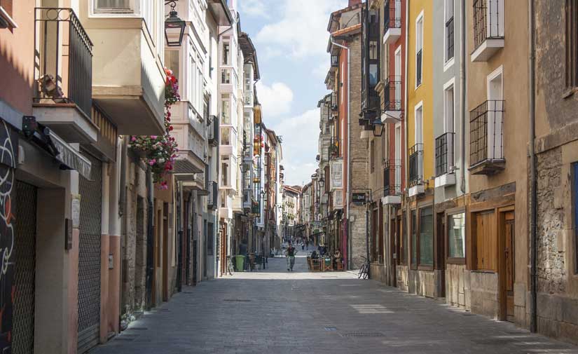 Un estudio analizará las necesidades sociales, económicas, urbanísticas y ambientales del Casco Histórico de Vitoria