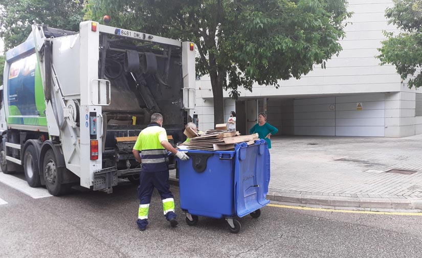 Valencia aumenta los contenedores azules de reciclaje y la recogida de papel y cartón crece un 21,6%