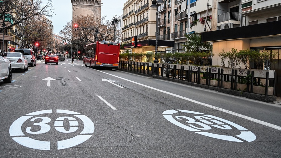 Valencia pronto finalizará las obras de señalización de velocidad máxima de circulación