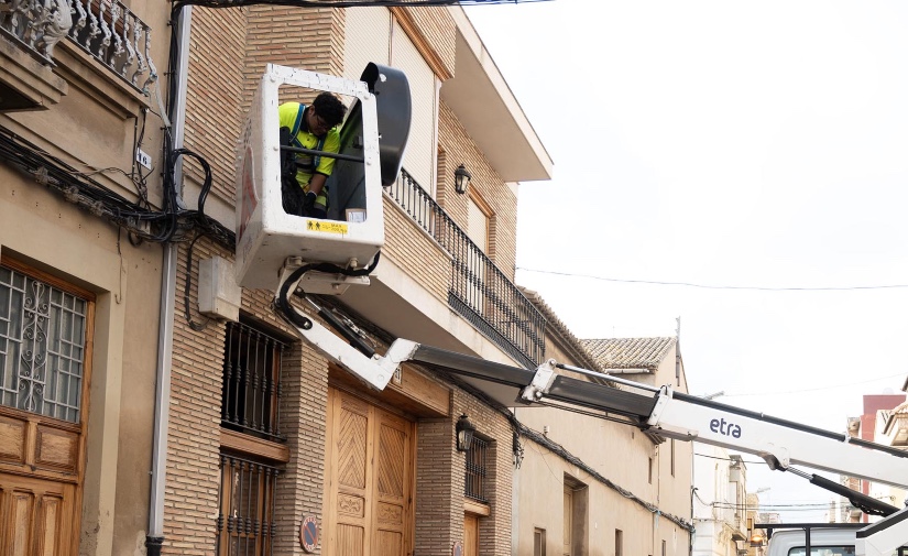 Más de 1.000 nuevas luminarias LED modernizan el alumbrado de las pedanías afectadas por la dana
